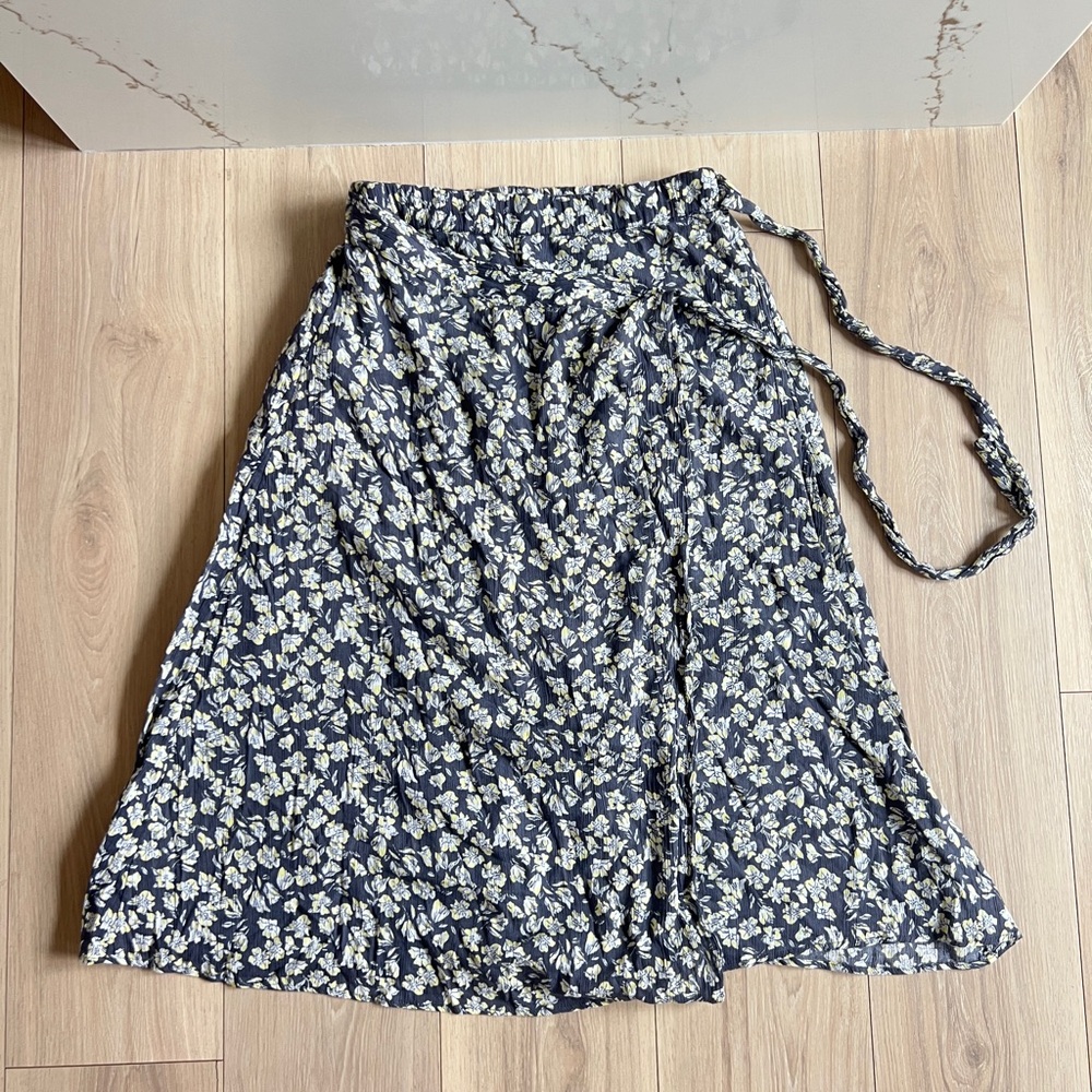 Caslon A-Line Floral Skirt in Navy and Cream